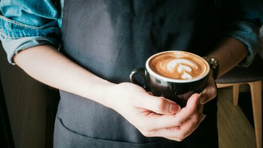 Kann ich entkoffeinierten Kaffee in der Schwangerschaft trinken