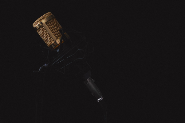 De la radio la streaming cum s-a schimbat experiența suporterului