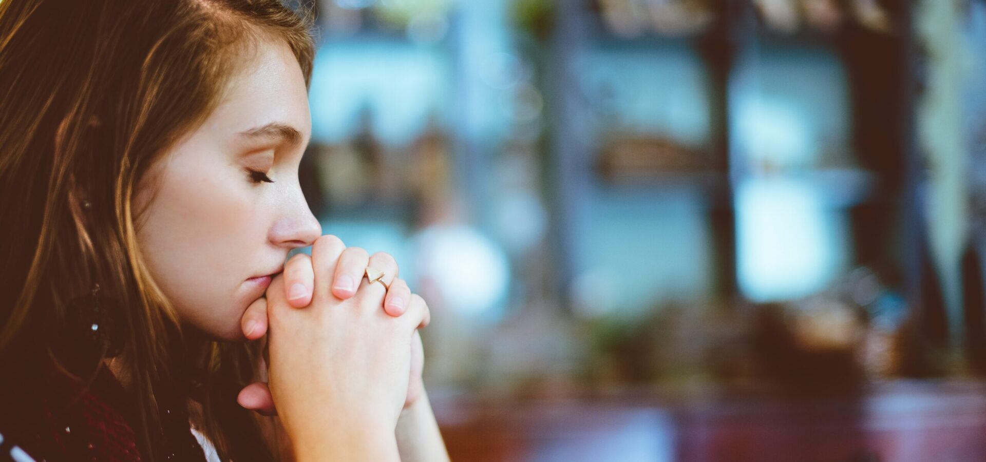 Alles über klumpigen weißen Ausfluss Ursachen, Symptome und Behandlungsmöglichkeiten